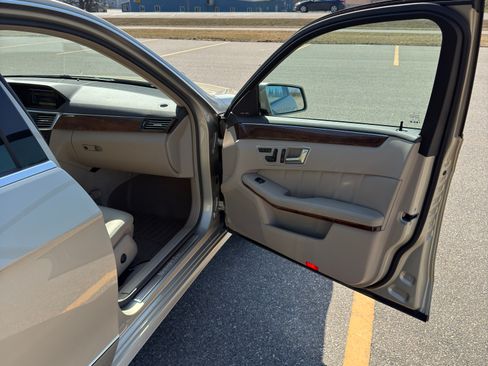 Used 2012 Mercedes-Benz E 350 4MATIC Sedan image 22