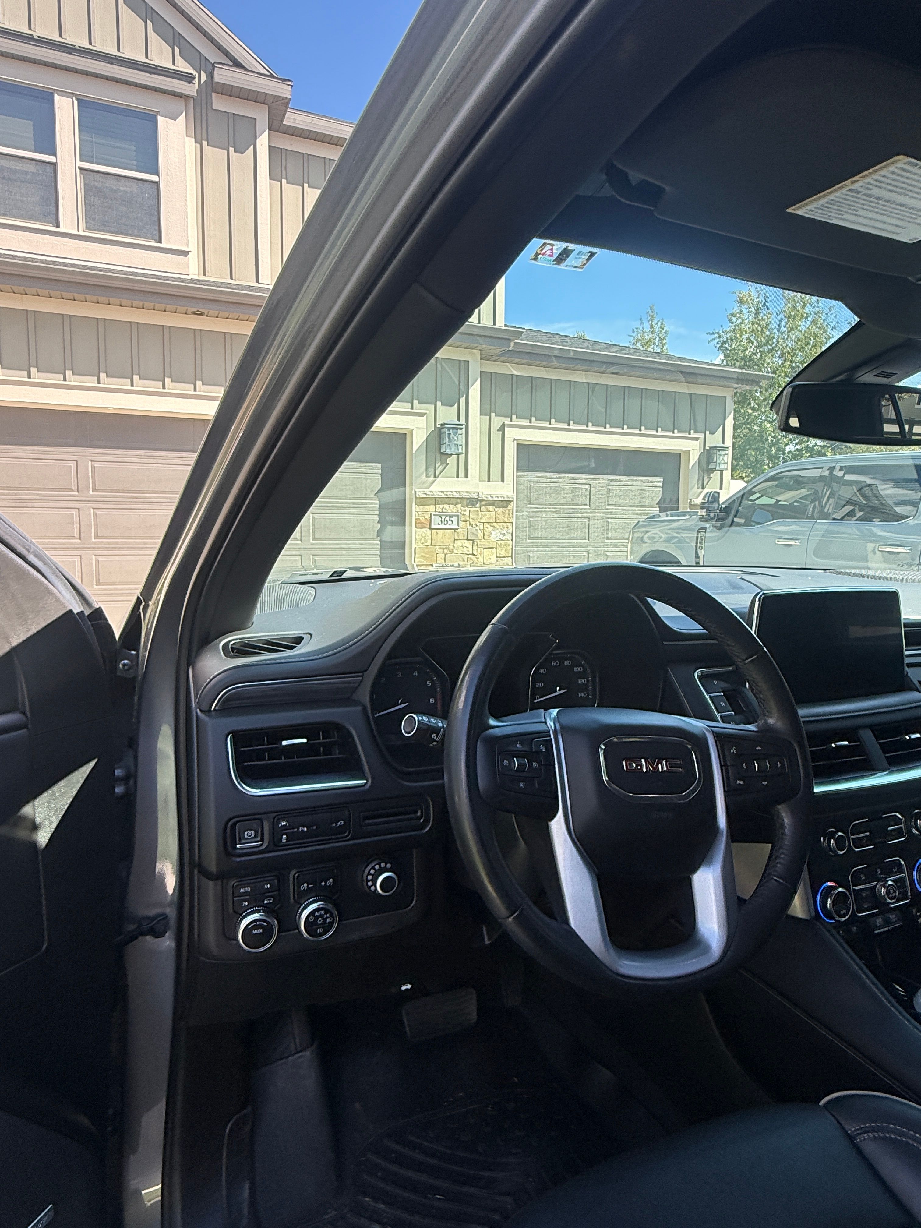 Used 2021 GMC Yukon SLT w/ Rear Media and Nav Package AWD/4WD image 6