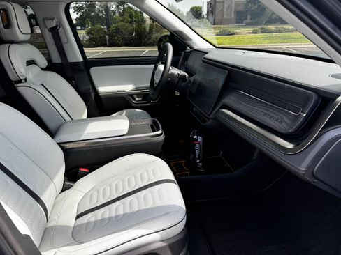 Used 2024 Rivian R1S Adventure AWD/4WD image 21