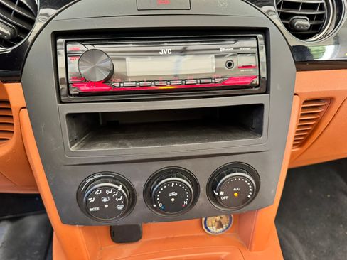 Used 2006 MAZDA MX-5 Miata Grand Touring w/ Premium Pkg image 10