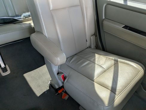 Used 2009 Ford Expedition Limited RWD image 13