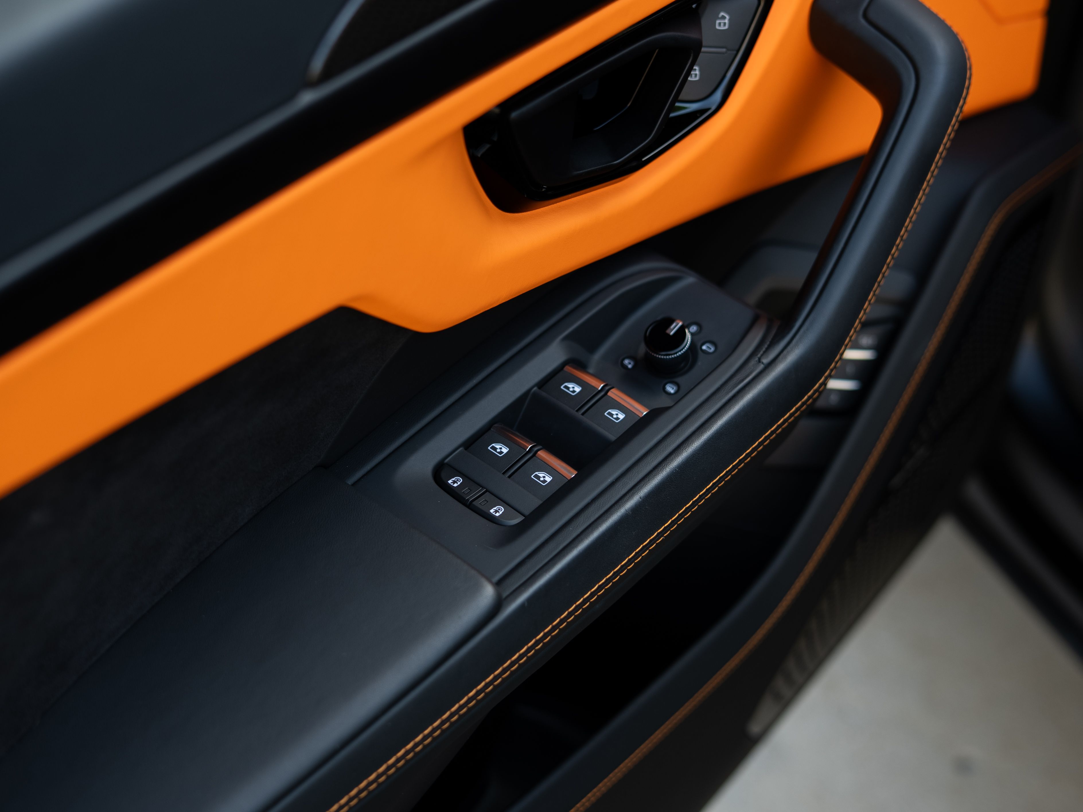 Used 2024 Lamborghini Urus S AWD/4WD image 13