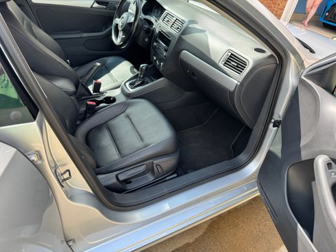 Used 2013 Volkswagen Jetta SE FWD image 11