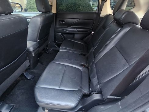 Used 2016 Mitsubishi Outlander SEL image 22