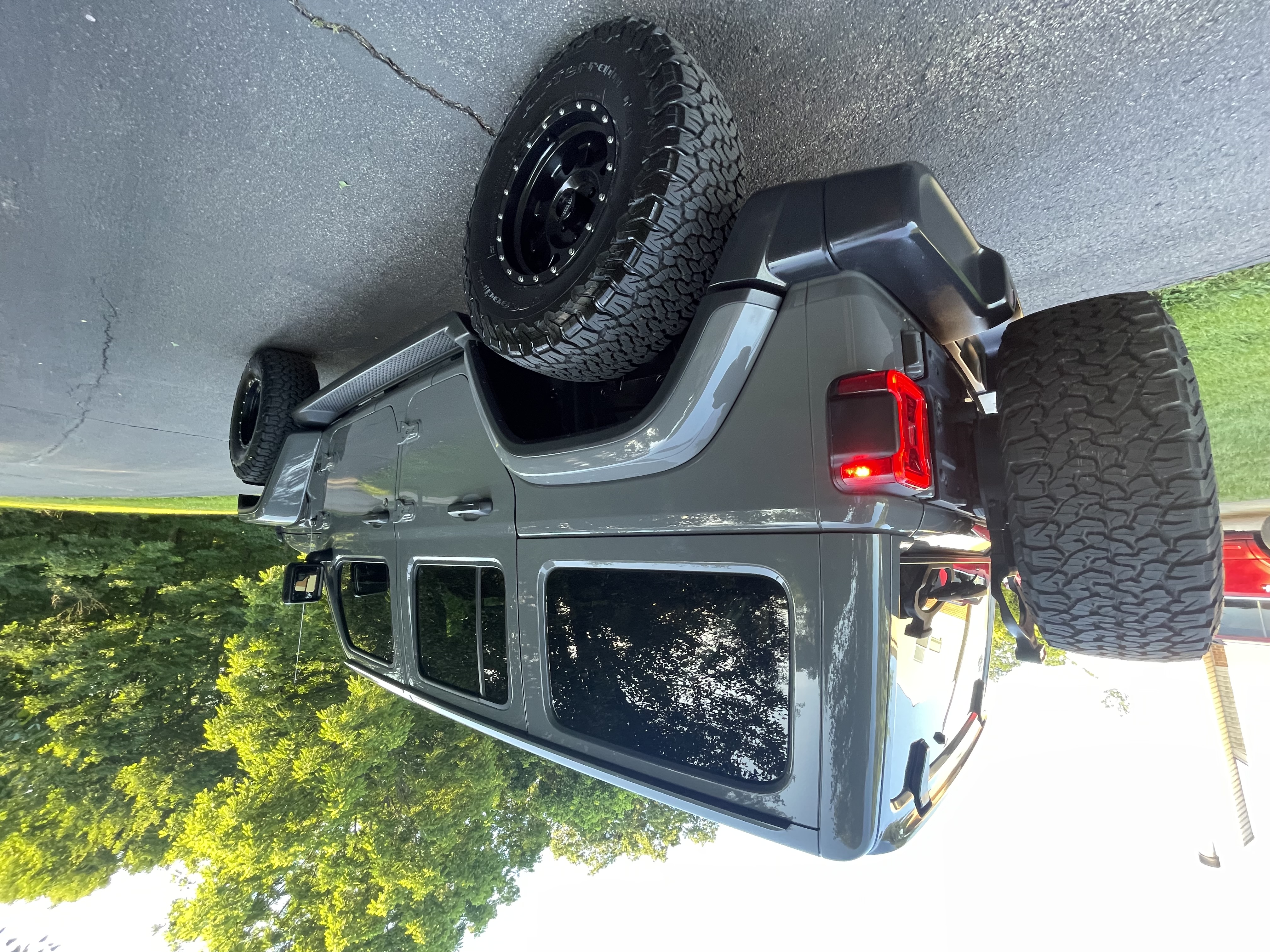 Used 2020 Jeep Wrangler Unlimited Sahara AWD/4WD image 9