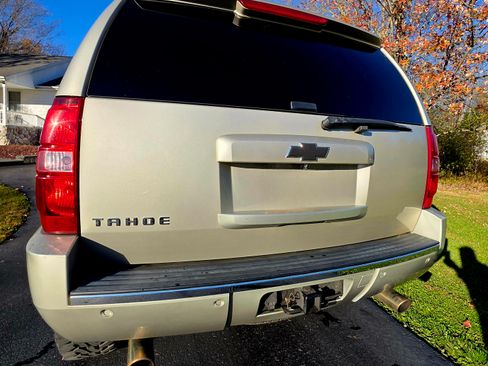 Used 2013 Chevrolet Tahoe LTZ image 2