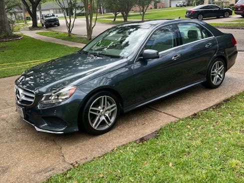 Used 2014 Mercedes-Benz E 550 4MATIC Sedan image 4