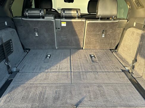 Used 2020 Land Rover Discovery HSE image 11