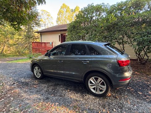 Used 2018 Audi Q3 2.0T Premium w/ Convenience Package AWD/4WD image 4