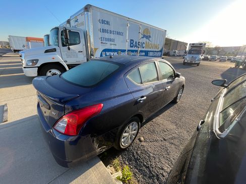 Used 2018 Nissan Versa SV image 4