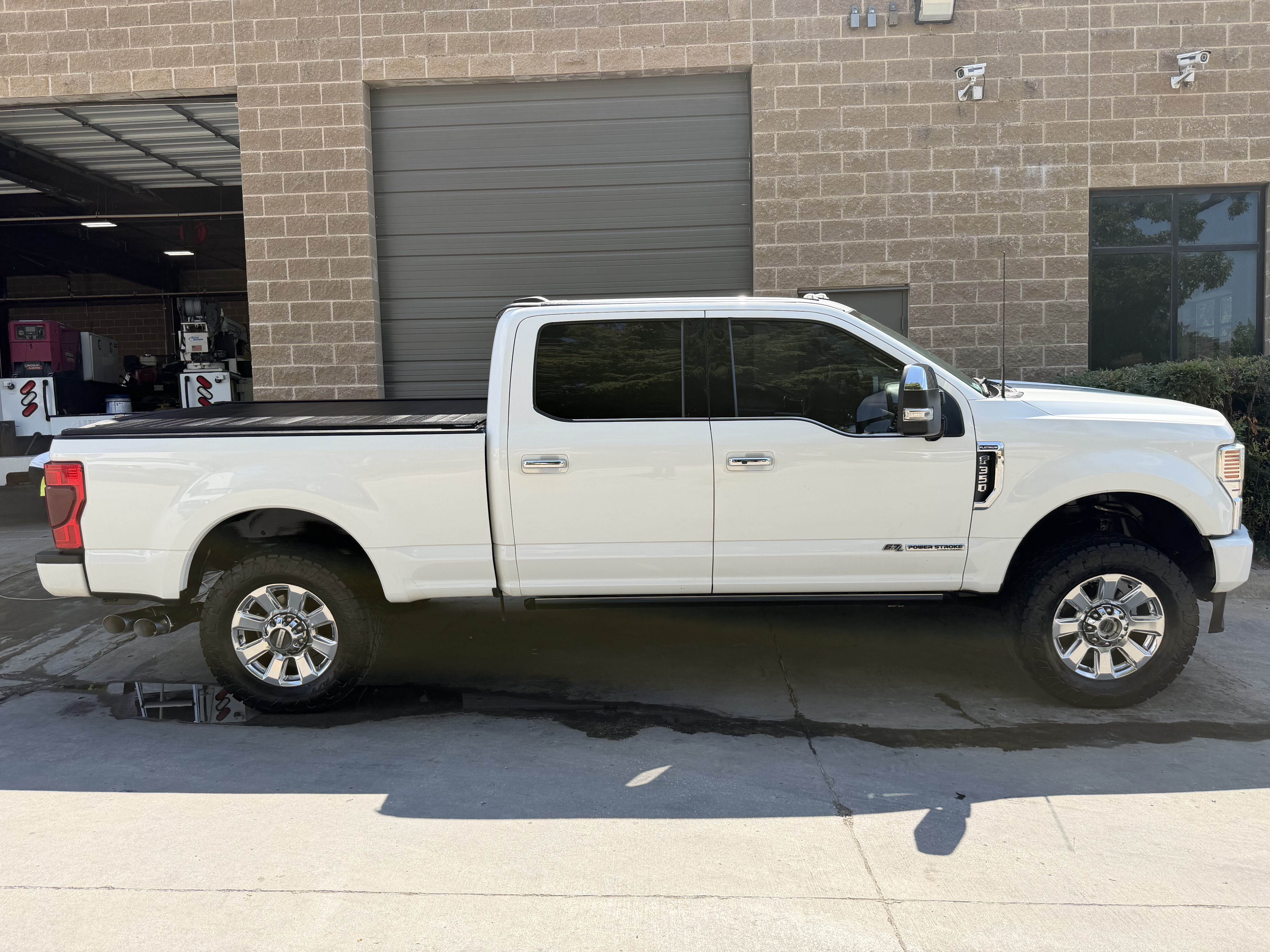 Used 2022 Ford F350 Platinum w/ FX4 Off-Road Package AWD/4WD image 4