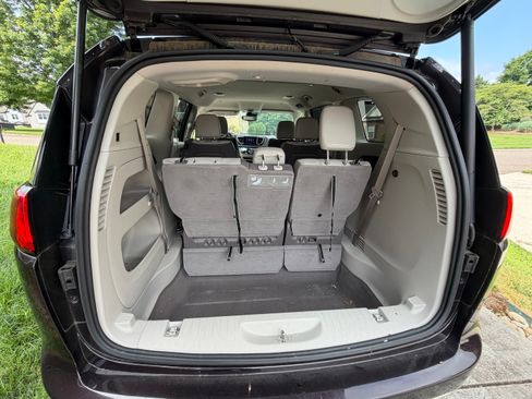 Used 2017 Chrysler Pacifica Touring-L Plus FWD image 30