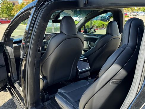 Used 2023 Tesla Model X Plaid image 12