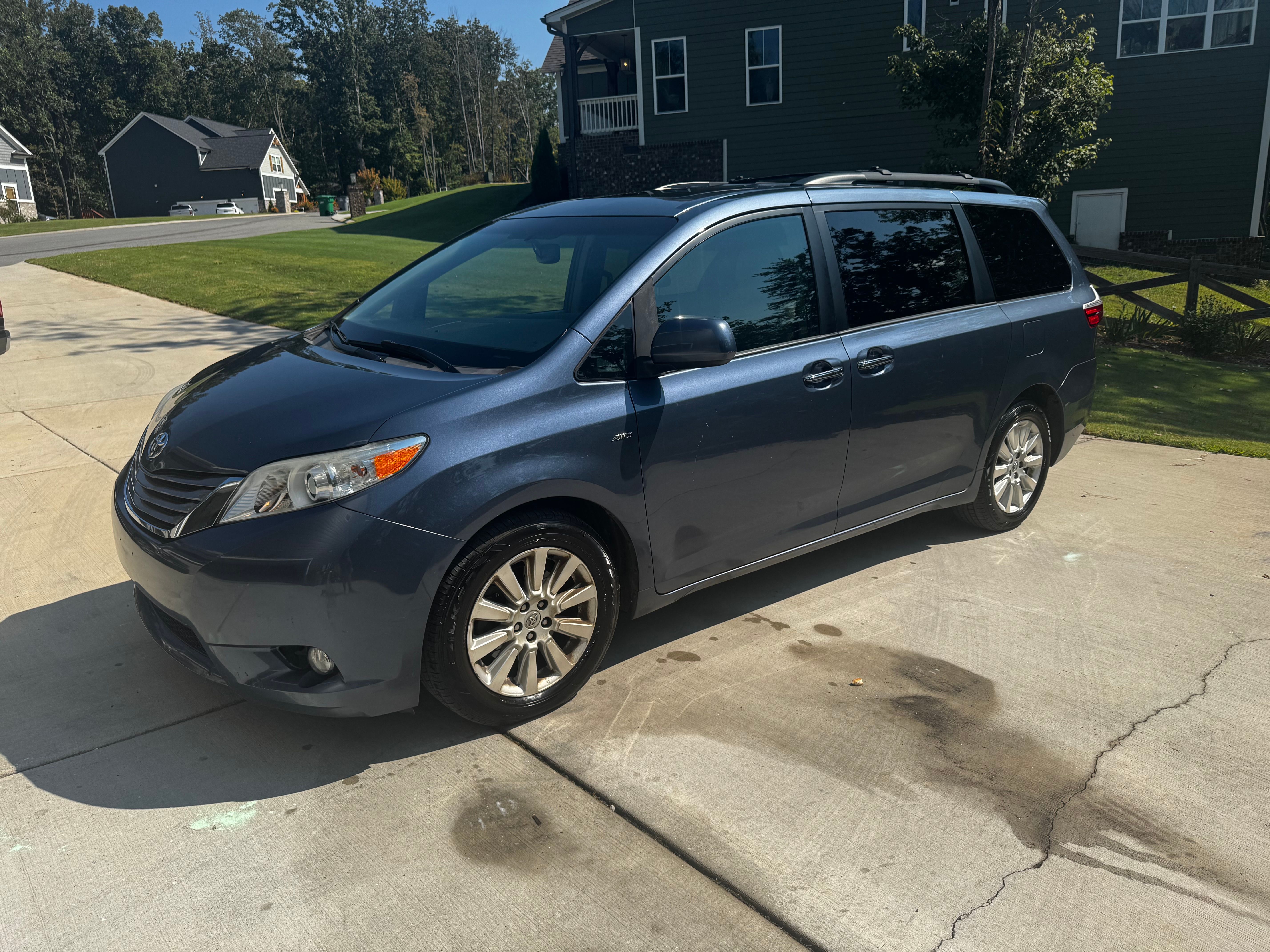 Used 2016 Toyota Sienna XLE Premium AWD/4WD image 1