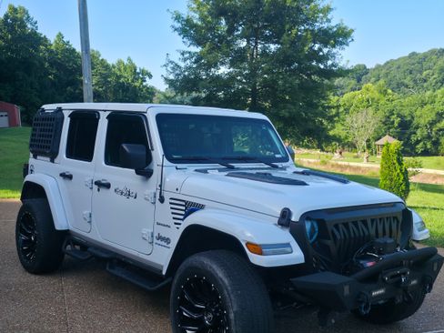 Used 2023 Jeep Wrangler Unlimited Sahara w/ Cold Weather Group AWD/4WD image 5
