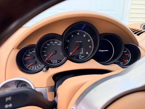 Used 2017 Porsche Cayenne Platinum Edition AWD/4WD image 9