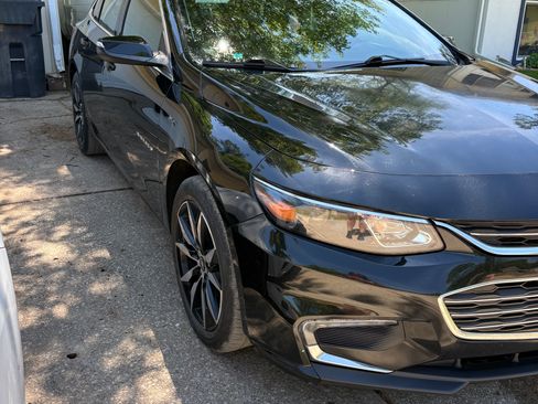 Used 2017 Chevrolet Malibu LT FWD image 2