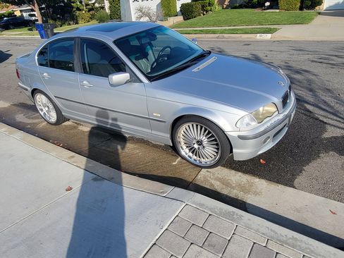 Used 2001 BMW 330i Sedan image 2