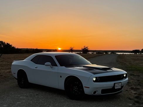 Used 2019 Dodge Challenger R/T Scat Pack w/ Dynamics Package RWD image 1