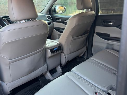 Used 2017 Toyota Highlander XLE image 15