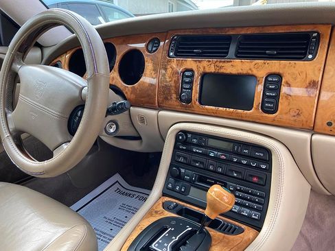 Used 2003 Jaguar XK8 Convertible image 5