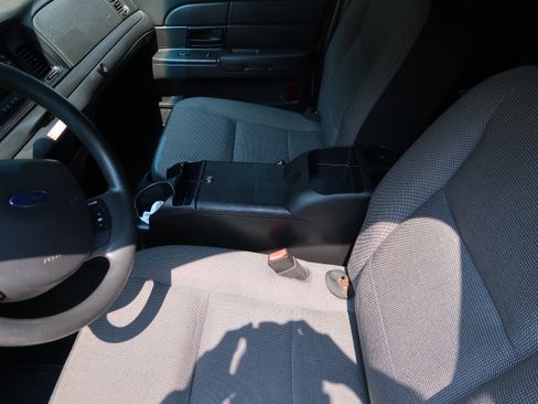 Used 2008 Ford Crown Victoria Police Interceptor image 10