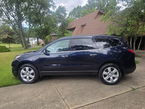 Used 2016 Chevrolet Traverse LT w/ Traveler's Package FWD image 5