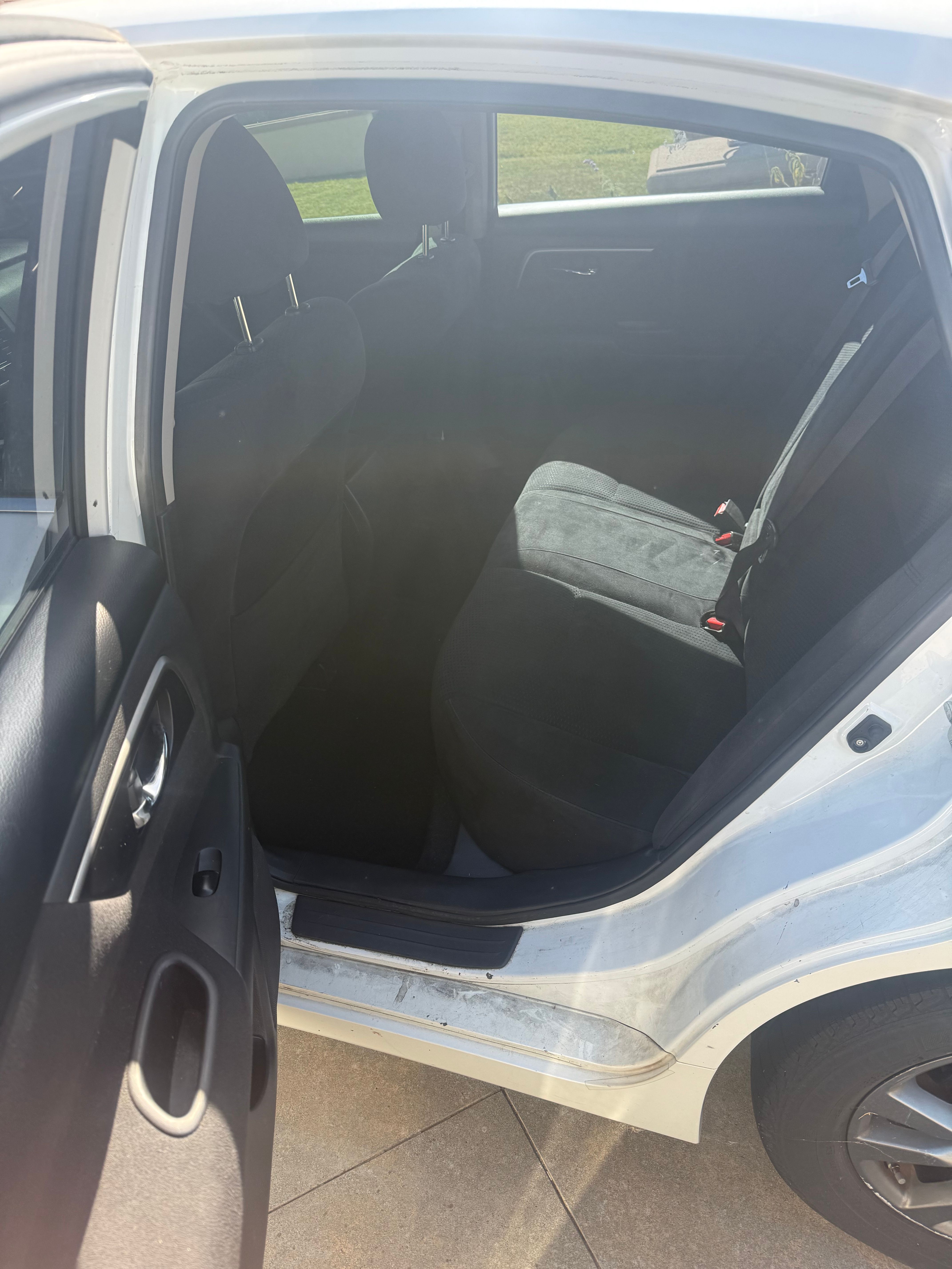 Used 2015 Nissan Altima 2.5 S w/ Sport Value Package FWD image 9