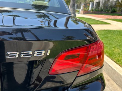 Used 2011 BMW 328i Convertible image 23