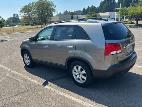 Used 2013 Kia Sorento LX w/ Convenience Pkg AWD/4WD image 5