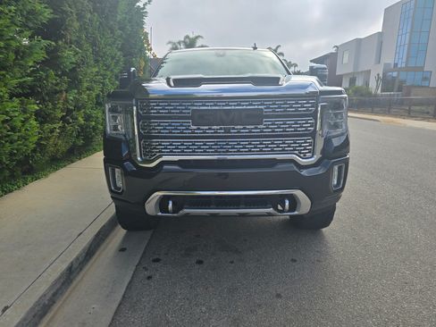 Used 2021 GMC Sierra 2500 Denali w/ Denali Black Diamond Edition image 4
