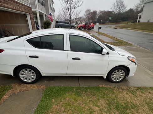 Used 2019 Nissan Versa S Plus image 4