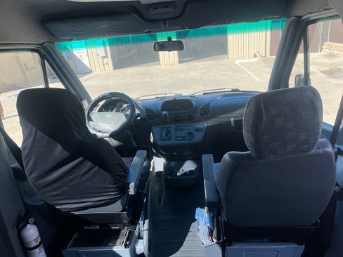 Used 2005 Dodge Sprinter 2500 w/ Cooling Group image 6