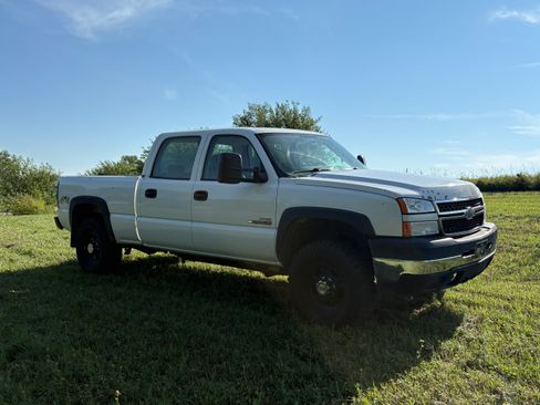 Used 2007 Chevrolet Silverado 2500 LS w/ Heavy-Duty Power Package AWD/4WD image 1