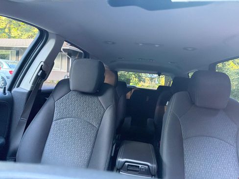 Used 2016 GMC Acadia SLE AWD/4WD image 18
