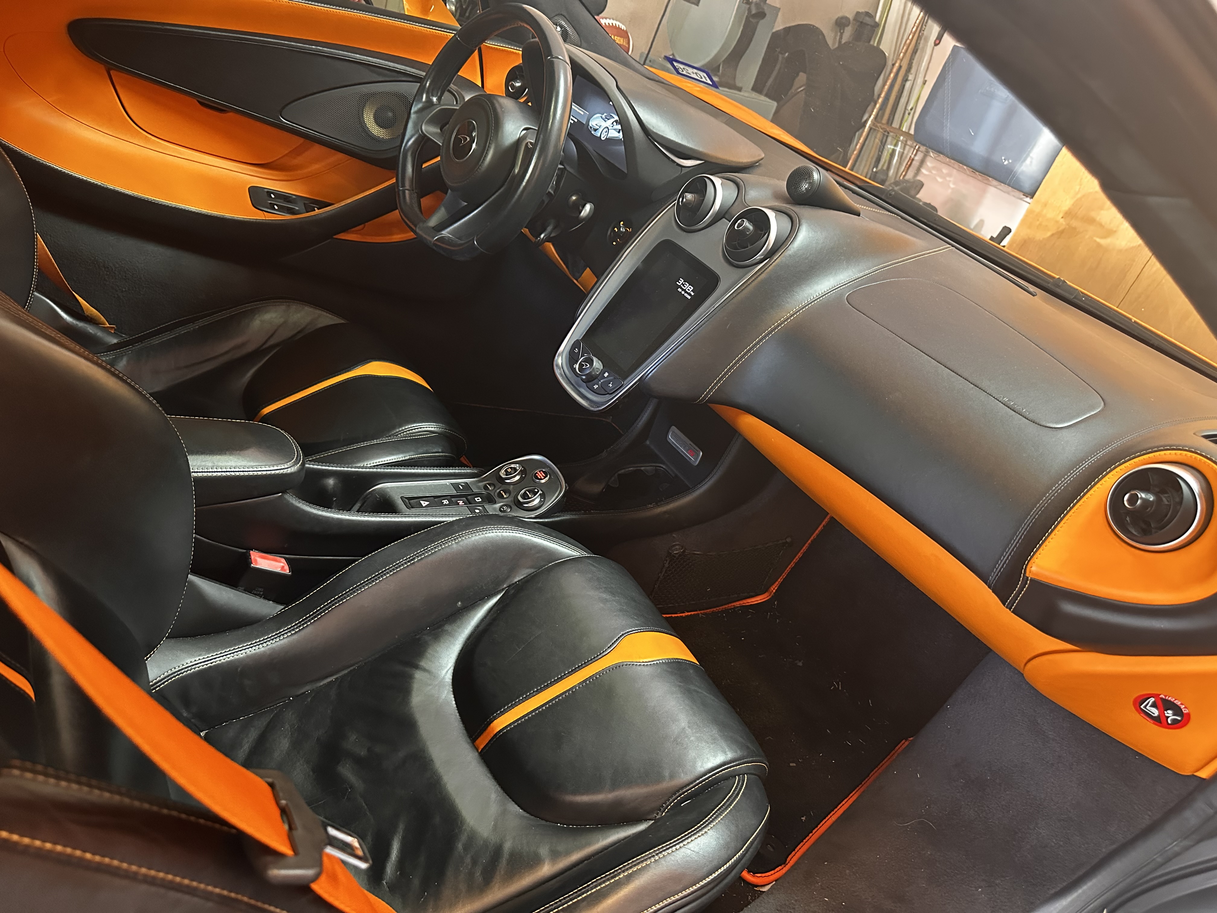 Used 2017 McLaren 570S Coupe RWD image 9