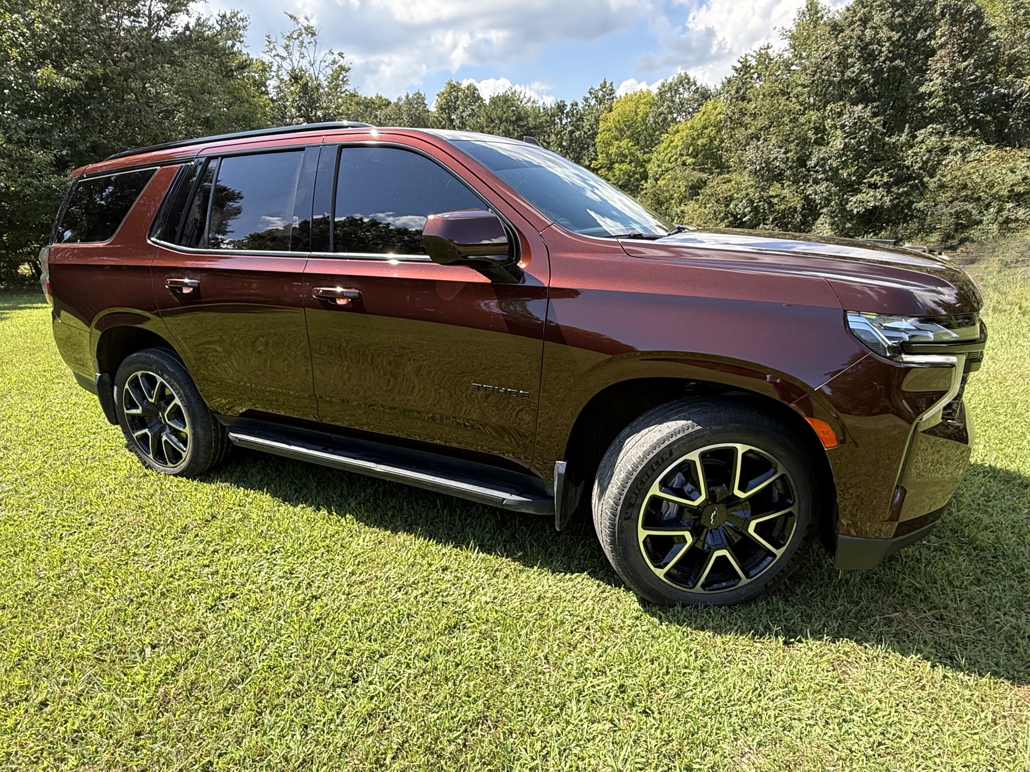 Used 2023 Chevrolet Tahoe RST RWD image 1