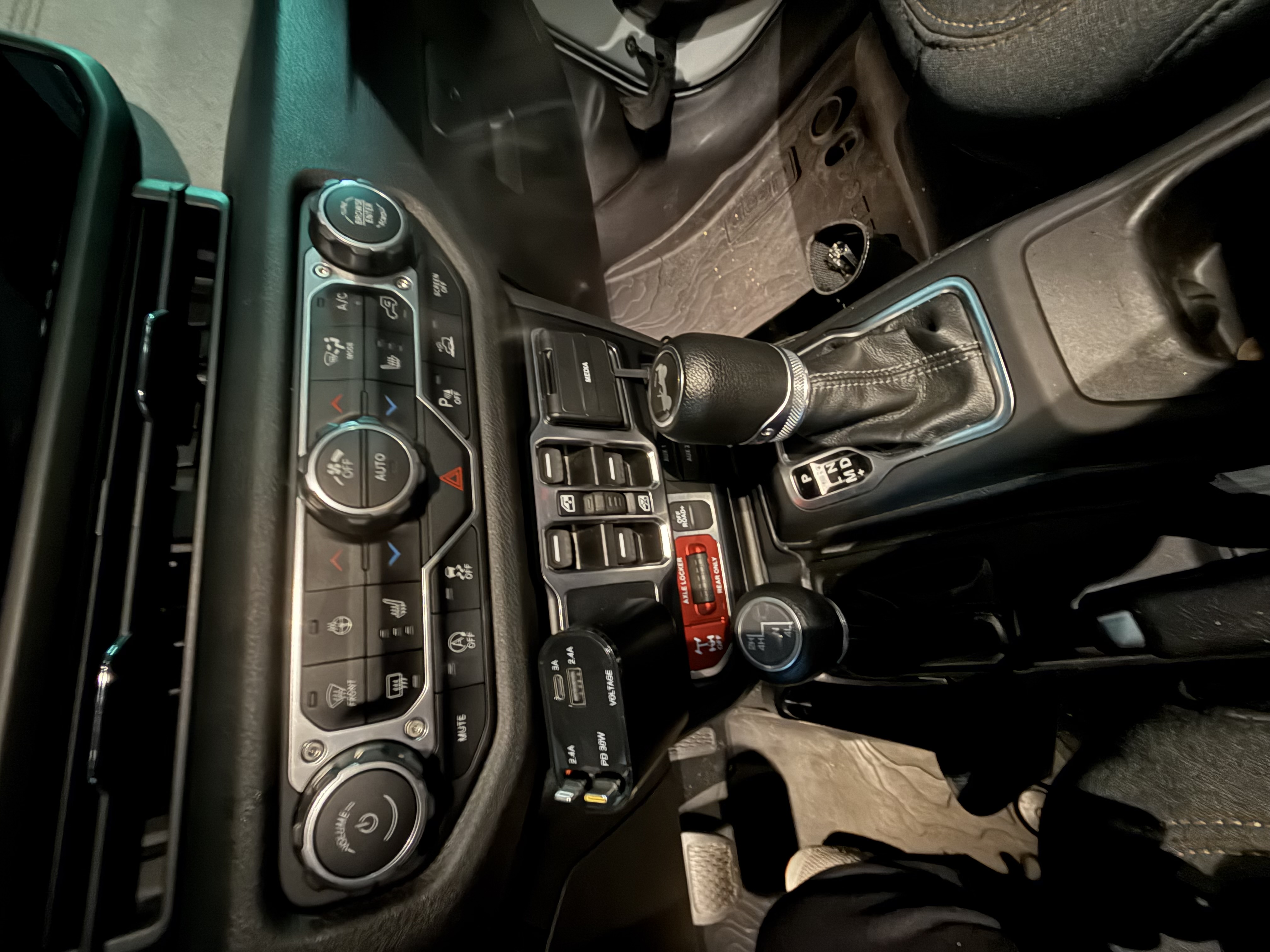 Used 2024 Jeep Wrangler Unlimited Sport AWD/4WD image 25
