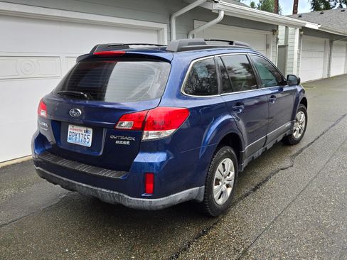 Used 2011 Subaru Outback 2.5i image 8