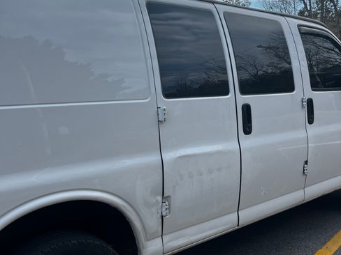 Used 2016 GMC Savana 2500 RWD image 4