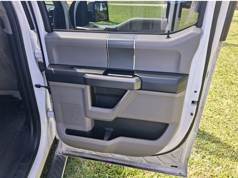 Used 2015 Ford F150 XLT w/ Equipment Group 301A Mid image 9