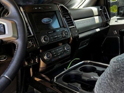 Used 2021 Ford F250 Lariat w/ Lariat Ultimate Package AWD/4WD image 14