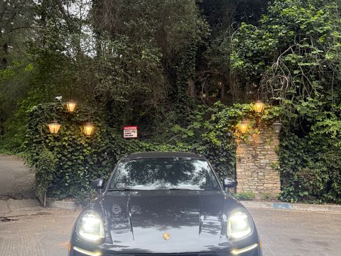 Used 2018 Porsche Macan GTS w/ Premium Package Plus image 2