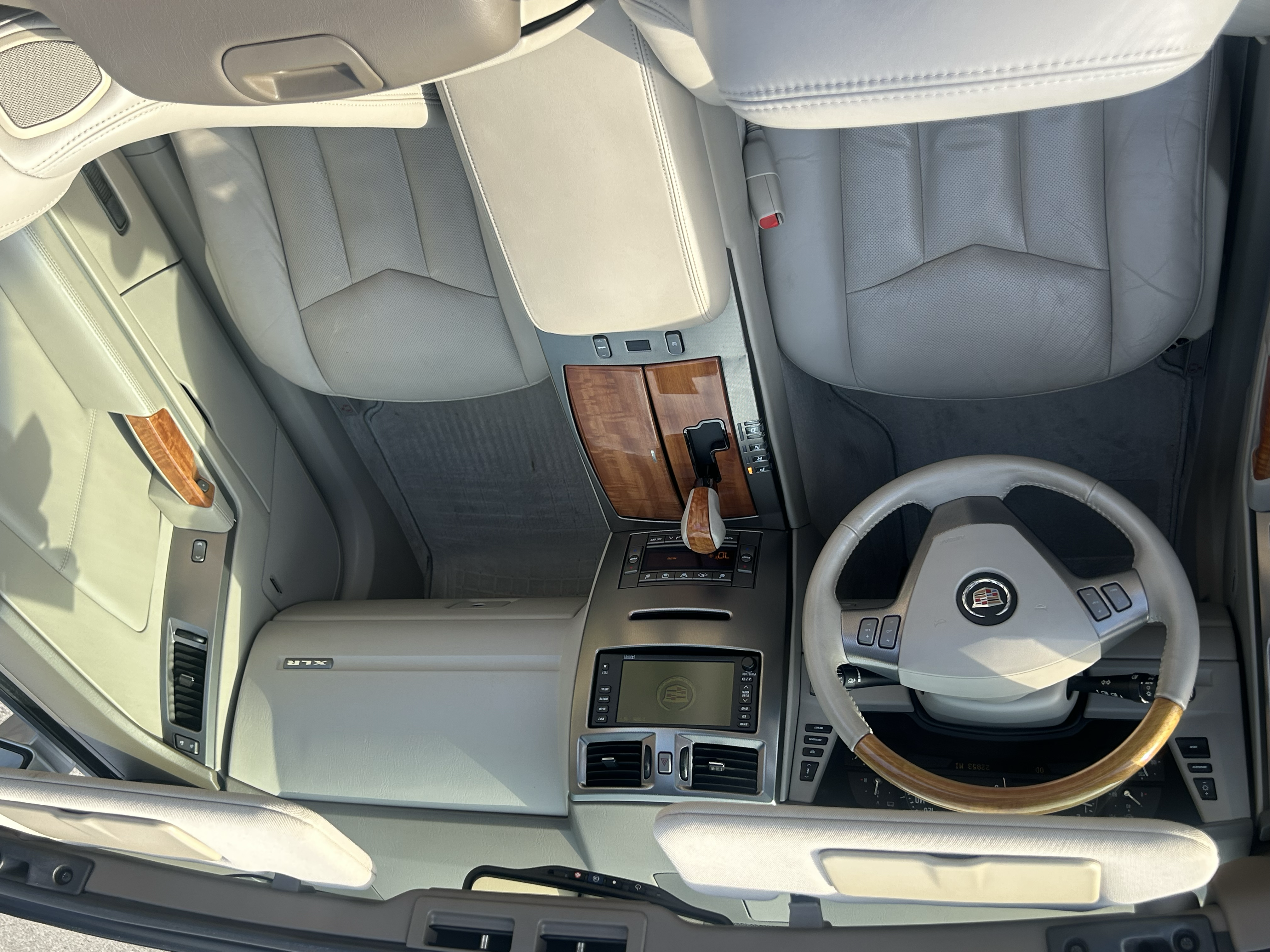 Used 2004 Cadillac XLR RWD image 16