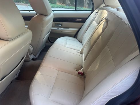 Used 2011 Mercury Grand Marquis LS RWD image 8