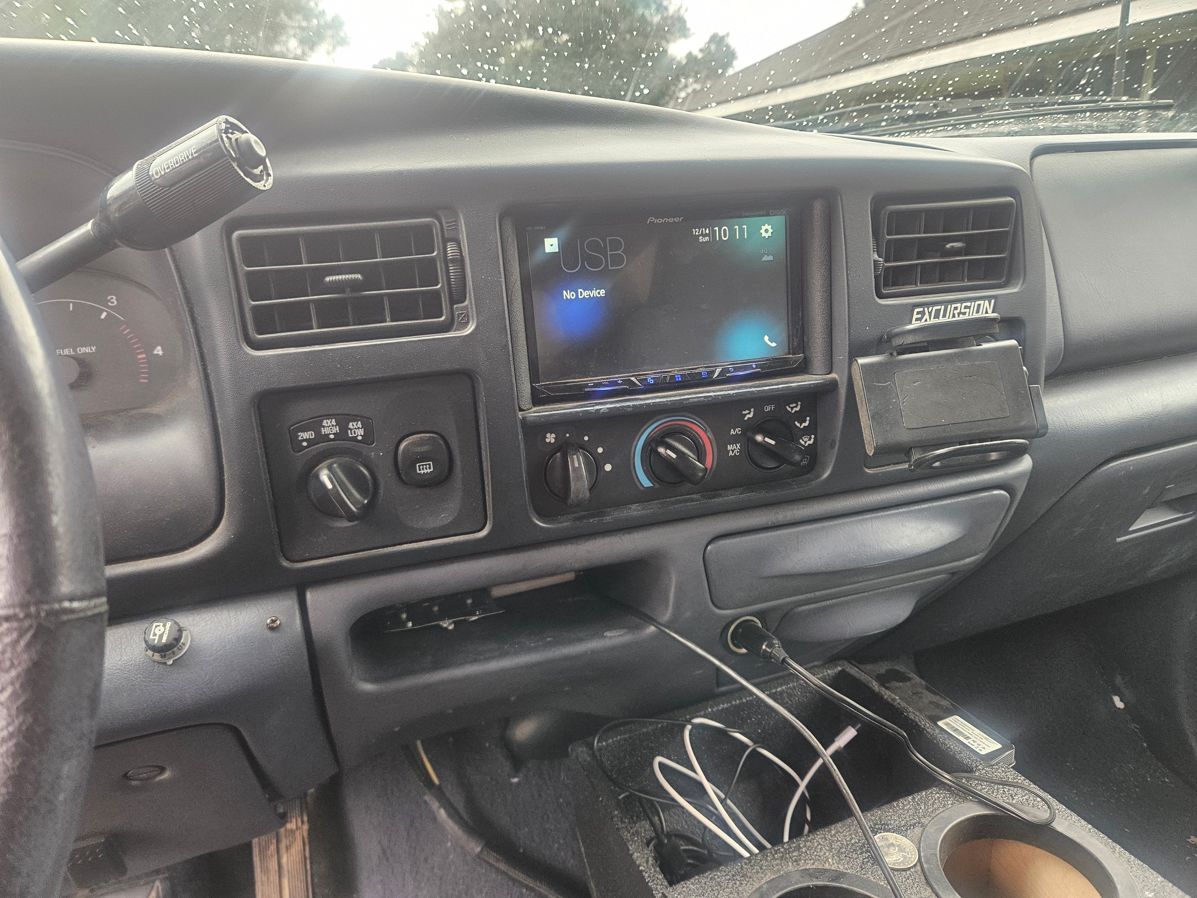 Used 2000 Ford Excursion XLT AWD/4WD image 22