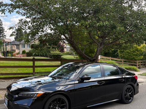 Used 2022 Honda Civic Sport image 2
