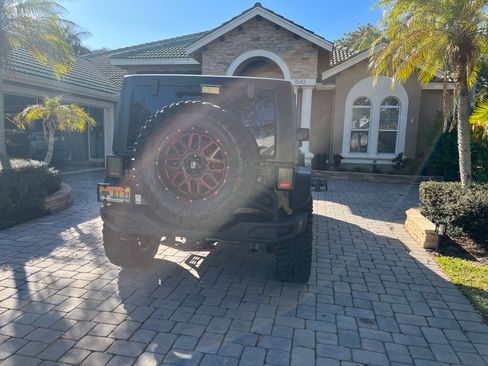 Used 2016 Jeep Wrangler Unlimited Rubicon image 13