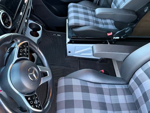 Used 2021 Mercedes-Benz Sprinter 2500 image 13