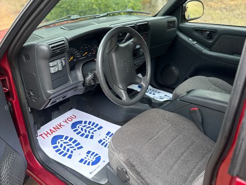 Used 1995 Chevrolet S10 Pickup LS image 10